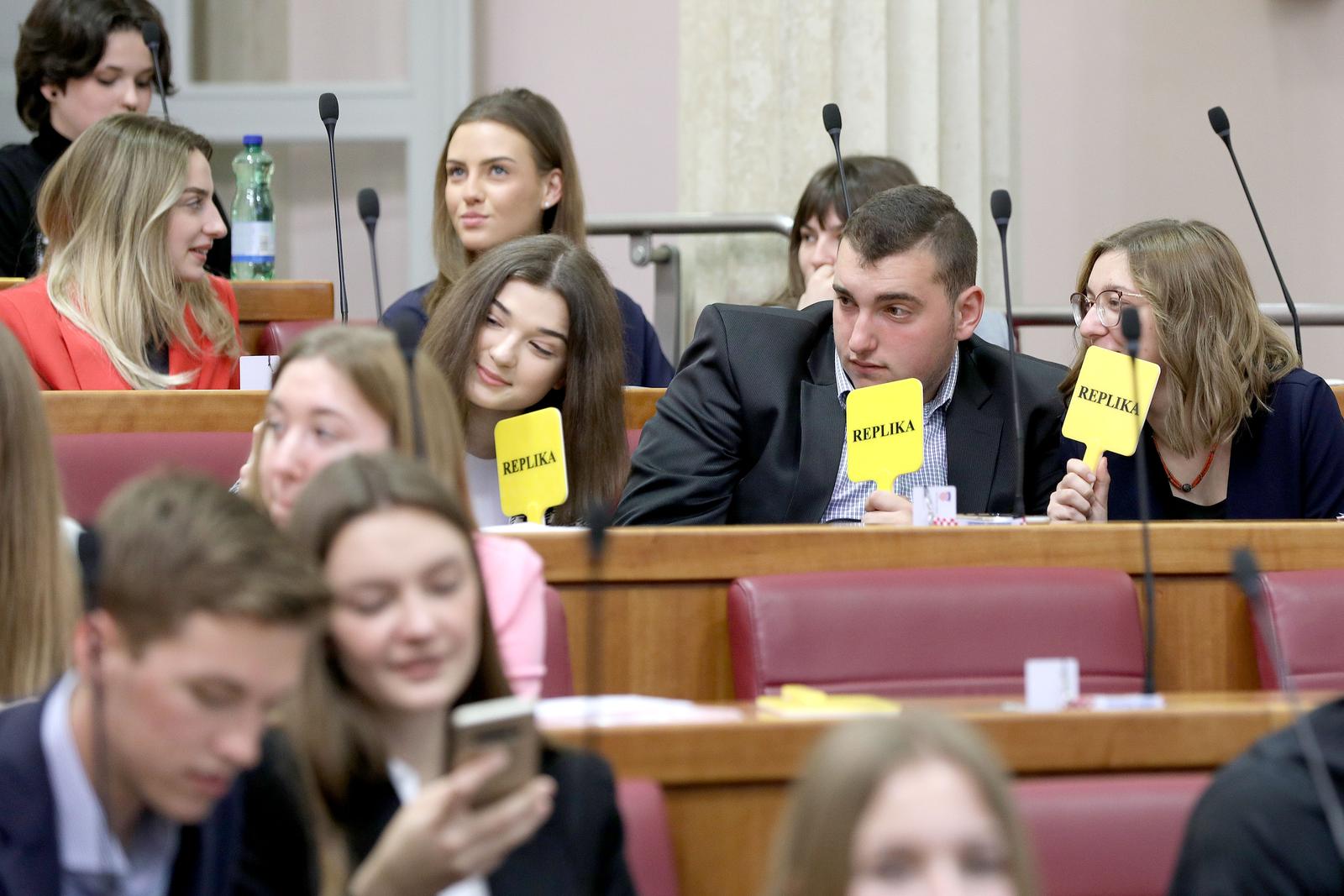 08.05.2023., Zagreb - U Saboru je pocela 10. simulirana sjednica Hrvatskoga sabora za ucenike srednjih skola. Tema ovogodisnje simulirane sjednice je „Zakon o zastiti okolisa“ i „Deklaracija o zastiti okolisa u Republici Hrvatskoj“, a sudjeluje 151 ucenik zastupnik, ucenica tajnica sjednice i ucenica zamjenica tajnice. Rijec je o cjelogodisnjem projektu ucenika i njihovih profesora mentora iz ukupno 41 srednje skole diljem Hrvatske.
 Photo: Patrik Macek/PIXSELL