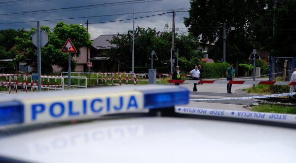 08.06.2022., Zagreb - Jedna osoba poginula je u naletu vlaka na pruznom prijelazu Trnava u Branimirovoj ulici. Ocevid je u tijeku. Photo: Slaven Branislav Babic/PIXSELL