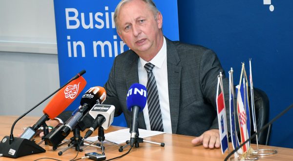 08.09.2021., Kutina - Kutinski gradonacelik Zlatko Babic odrzao je konferenciju za medije vezanu uz posljednja dogadjanja u tvrtki Eko Moslavina.rPhoto: Nikola Cutk/PIXSELL