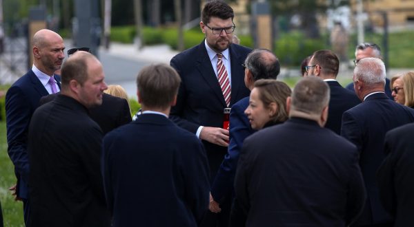 09.05.2023. Zagreb - Povodom Dana pobjede nad fasizmom i Dana Europe delgacije SDP-a, grada Zagreba i druga izaslanstva polozila su vijence ispred Grobnice narodnih heroja te na Partizanskom groblju. Photo: Zeljko Hladika/PIXSELL
