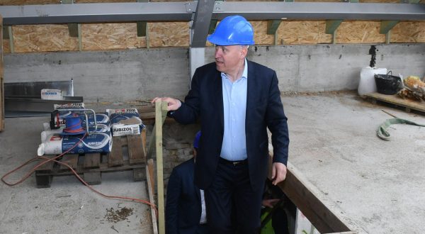 09.05.2023., Sisak - Potpredsjednik Vlade, ministar Branko Bacic u pratni sisacko-moslavackog zupana Ivana Celjaka obisao je radove obnove zgrada Ucenickog doma u Sisku i zgrada Gimnazije Sisak.  

  Photo: Nikola Cutuk/PIXSELL