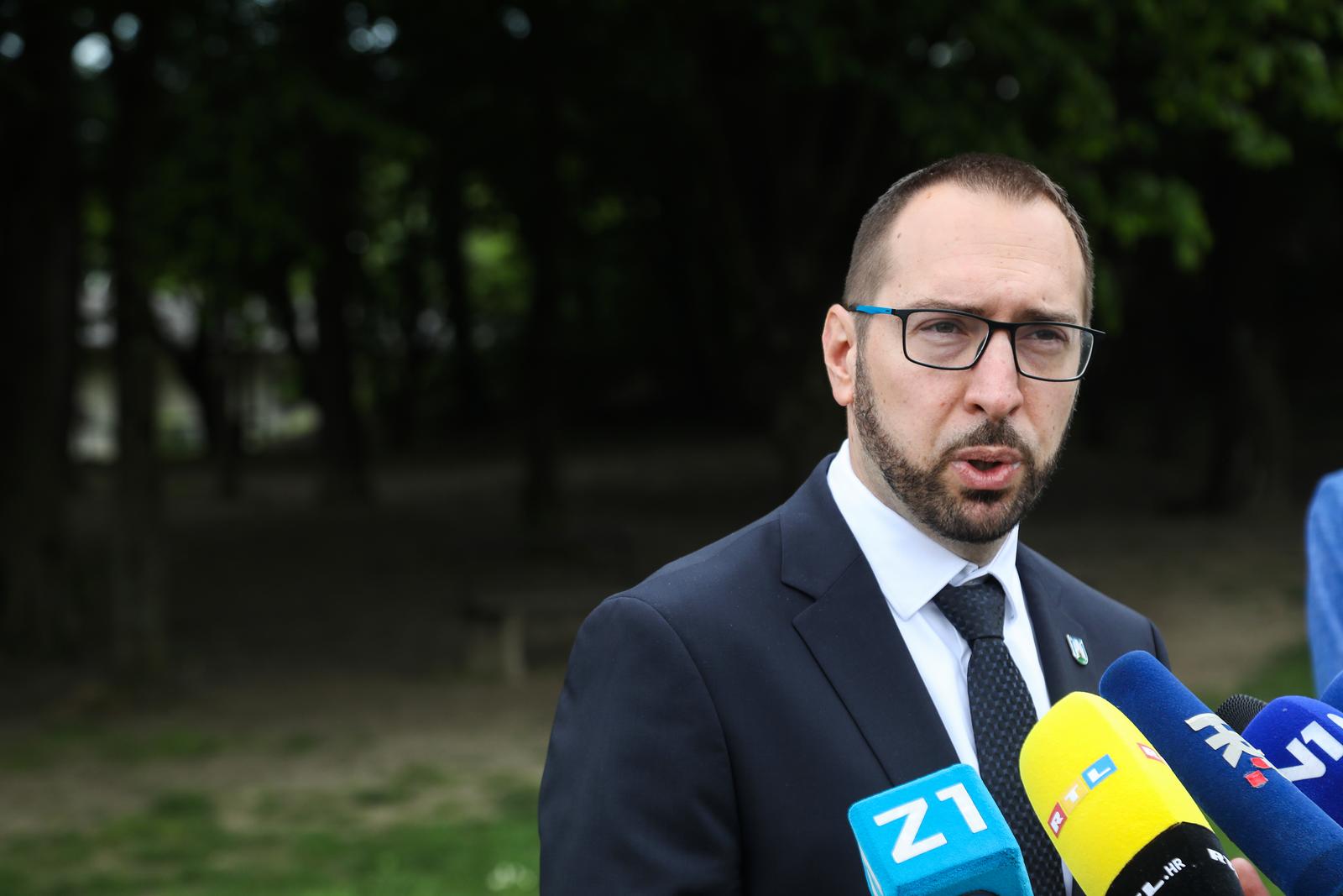 09.05.2023. Zagreb -  Gradonacelnik Zagreba Tomislav Tomasevic otkrio je spomen plocu i polozio vijenac na spomenik u spomen parku Dotrscina, a nakon toga odrzao redovnu konferenciju za medije. Photo: Zeljko Hladika/PIXSELL