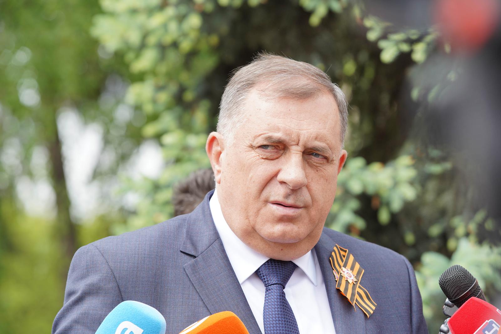 09.05.2023., Banja Luka, Bosna i Hercegovina - Obiljezavanje Dana pobjede nad fasizmom uvelicali su najvisi uzvanici -  predsjednik RS Milorad Dodik, predsjednik Narodne skupstine RS Nenad Stevandic, gradonacelnik Banjaluke Drasko Stanivukovic, ambasador Rusije u BiH Igor Kalabuhov te brojni drugi. Polaganju vijenaca na Spomeniku zrtava fasizma prethodio je mars 'Besmrtnog puka', a dogadjaju su prisutvovali i predstvanici SUBNOR-a, tekovina AVNOJ-a, ali i Nocni vukovi, a i zastave podrske Rusiji. Milorad Dodik. Photo: Dejan Rakita/PIXSELL