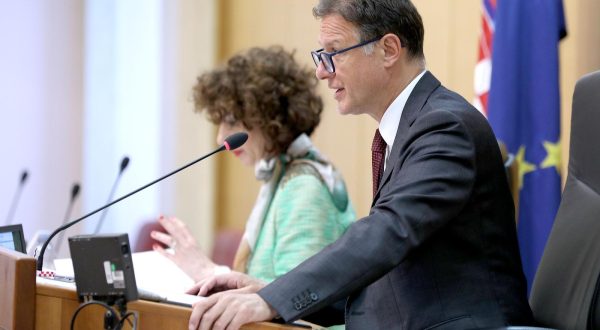 10.05.2023., Zagreb - Sabor 16. sjednicu, nakon slobodnih govora zastupnika, nastavlja raspravom o izmjenama Zakona o alternativnim investicijskim fondovima. Photo: Patrik Macek/PIXSELL