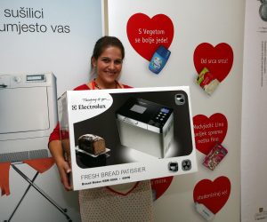 12.10.010., Zagreb - Akademija zdravog zivljenja, prva radionica, jela Istre i Kvarnera, u prostoru Elektrolux-a kuhaju Anica Mirosavljevic, Daria Coc, Paula Kosic uz strucnu pomoc kuhanara Zorana Stanisavljevica i Zorana Delica . Photo: Zarko Basic/PIXSELL