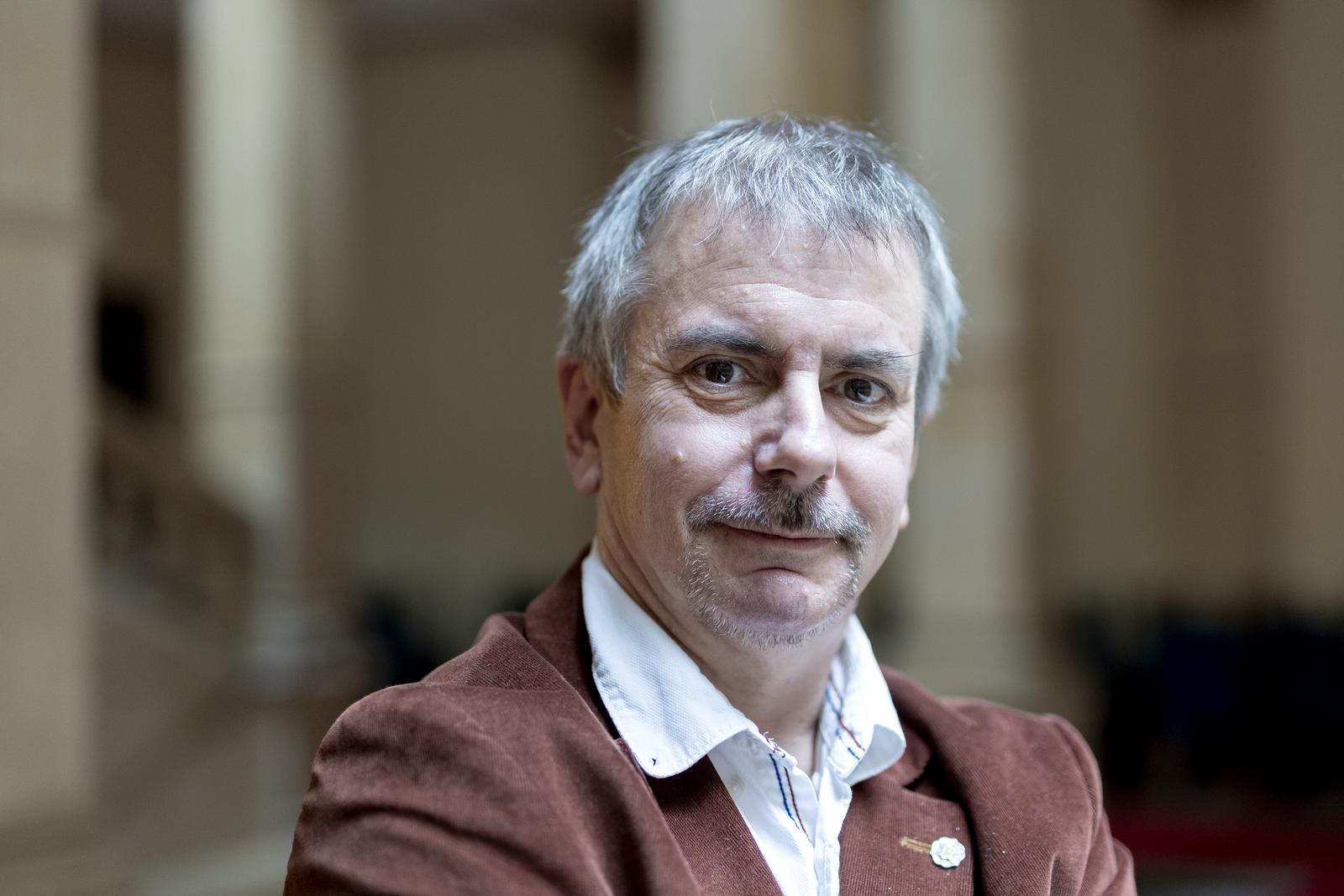 10.10.2022., Zagreb - Ranko Matasovic, sveucilisni profesor poredbene lingvistike na Odsjeku za lingvistiku na Filozofskom fakultetu u Zagrebu, redovni clan HAZU, autor knjiga i sveucilisnih udzbenika. Photo: Igor Kralj/PIXSELL