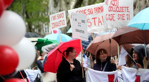 11.05.2023., Zagreb - Na Zrinjevcu odrzan prosvjed medicinskih sestara,

Sestrinskog sindikata i Samostalnog sindikata zdravstva kojim traze bolje uvjete. Photo: Slavko Midzor/PIXSELL