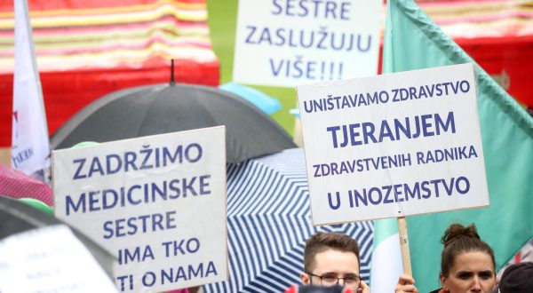 11.05.2023., Zagreb - Na Zrinjevcu odrzan prosvjed medicinskih sestara,

Sestrinskog sindikata i Samostalnog sindikata zdravstva kojim traze bolje uvjete. Photo: Slavko Midzor/PIXSELL