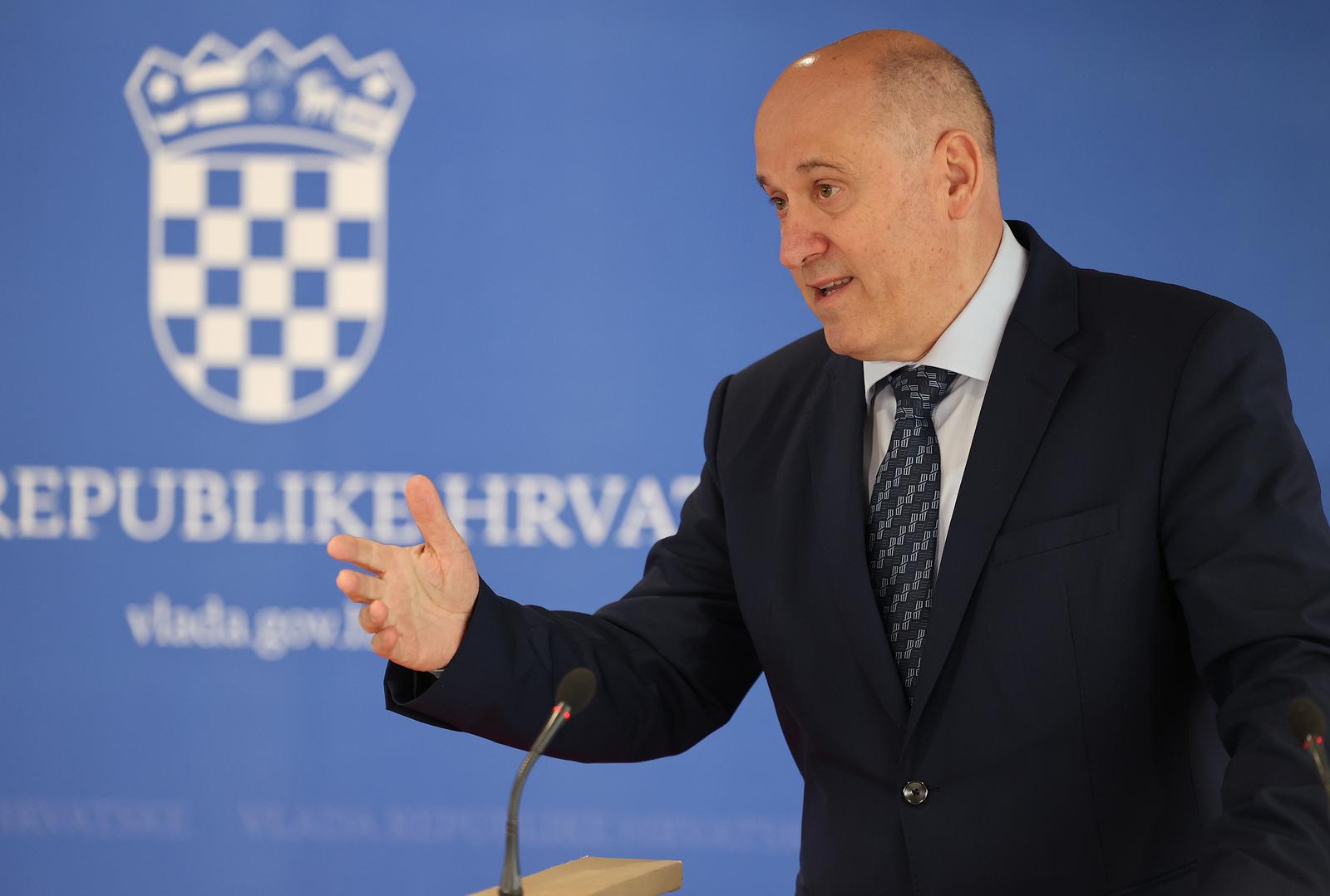 13.04.2023., Zagreb - Potpredsjednik Vlade i ministar prostornoga uredjenja, graditeljstva i drzavne imovine Branko Bacic odrzao je konferenciju za medije nakon sjednice Vlade RH u Nacionalnoj i sveucilisnoj knjiznici. Photo: Marko Prpic/PIXSELL