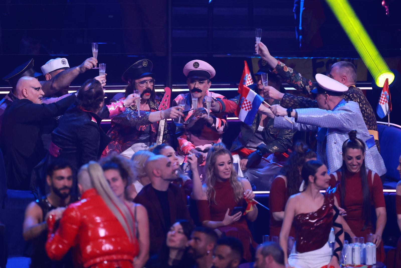 13.05. 2023., Liverpool, Engleska -  Finale  67. Eurosonga. Let 3 nastupio u finalu Eurosonga s pjesmom Mama SC. Clanovi grupe nazdravljaju nakon nastupa. Photo: Sanjin Strukic/PIXSELL