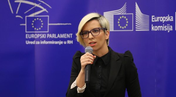 13.09.2013., Zagreb -  U Kuci Europe odrzana je kampanja za Euro izbore. Prezentaciju i najavu za izbore u 2014. godini predstavili su voditeljica Ureda Violeta Simeonova Stanicic, Andrea Covic Vidovic iz odnosa s javnoscu te Jasna Maric Krajacic iz odnosa s medijima. Andrea Covic Vidovic. Photo: Robert Anic/PIXSELL