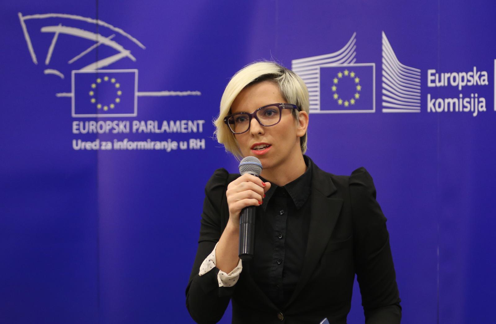 13.09.2013., Zagreb -  U Kuci Europe odrzana je kampanja za Euro izbore. Prezentaciju i najavu za izbore u 2014. godini predstavili su voditeljica Ureda Violeta Simeonova Stanicic, Andrea Covic Vidovic iz odnosa s javnoscu te Jasna Maric Krajacic iz odnosa s medijima. Andrea Covic Vidovic. Photo: Robert Anic/PIXSELL
