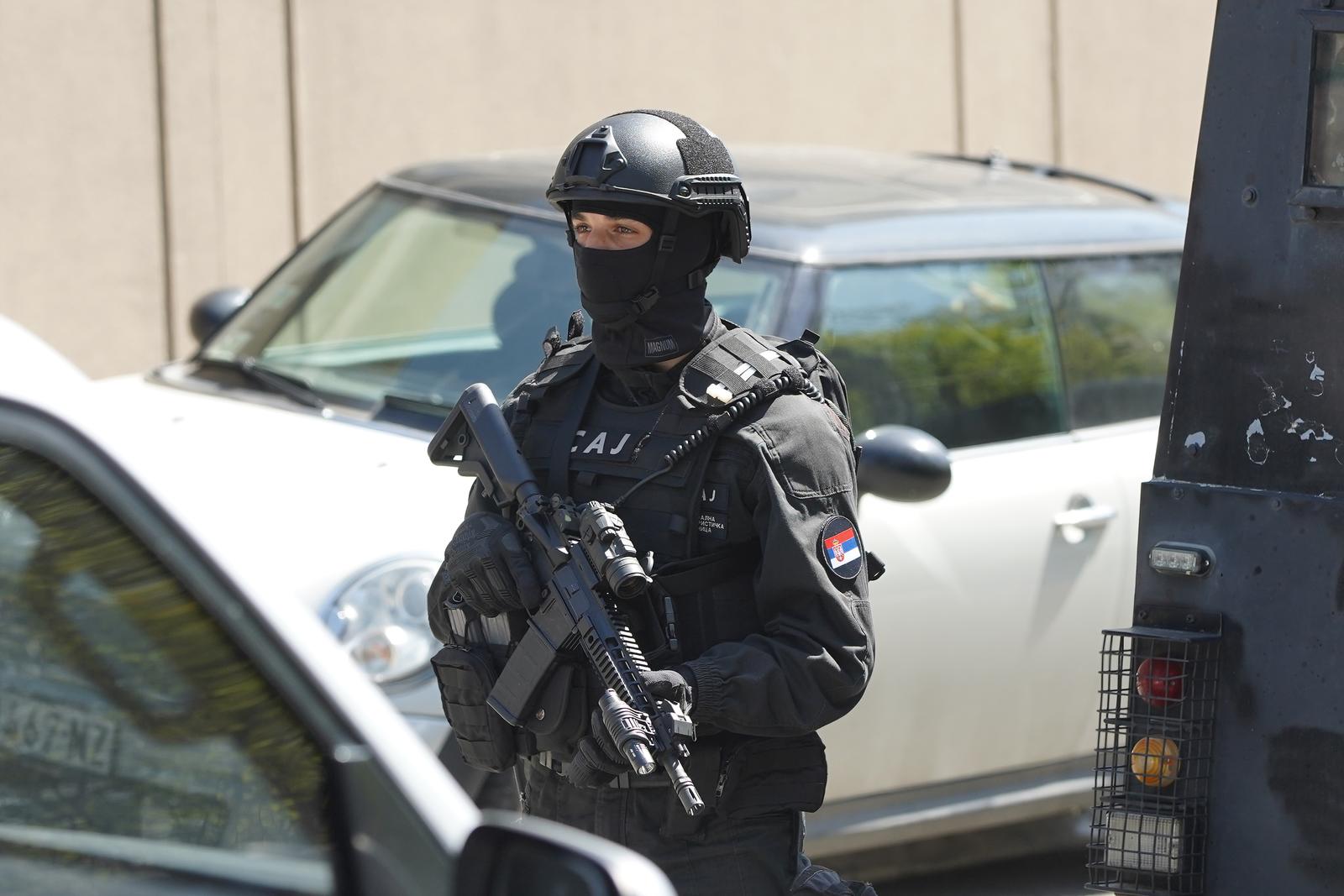 14, April, 2022, Belgrade - Strong police forces are still blocking the street where Darko Saric's villa is located, who was arrested as part of a major international operation led by Europol and Eurojust. Photo: Antonio Ahel/ATAImages

14, aprli, 2022, Beograd -Jake policijske snage jos uvek drze u blokdi ulicu u kojoj se nalazi vila Darka Sarica koji je uhapsen u sklopu velike medjunarodne akcije kojom rukovode Europol i Eurojust. Photo: Antonio Ahel/ATAImages Photo: Antonio Ahel/ATAImages/PIXSELL