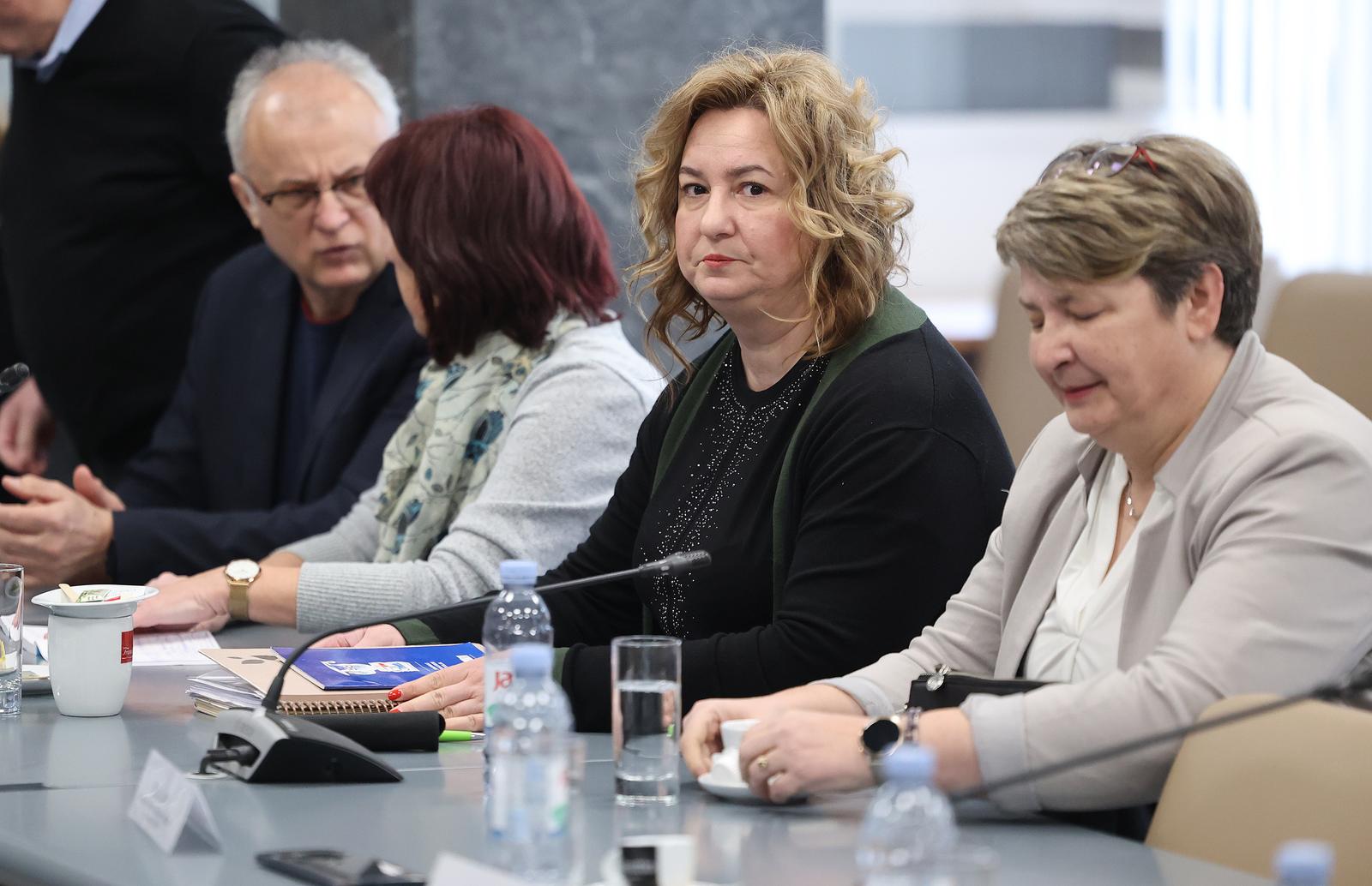 14.04.2023., Zagreb - Prvi sastanak pregovarackih odbora Vlade RH i predstavnika sindikata, o sklapanju izmjena i dopuna Temeljnog kolektivnog ugovora za sluzbenike i namjestenike u javnim sluzbama. predsjednica Sindikata hrvatskih ucitelja i predsjednica Matice hrvatskih sindikata Sanja Sprem Photo: Marko Prpic/PIXSELL