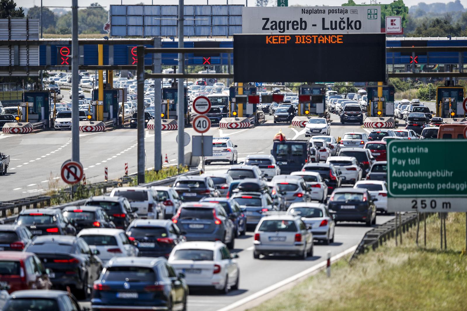 14.08.2022., Zagreb - Prometne guzve na naplatnim kucicama Lucko u oba smjera.

 Photo: Slavko Midzor/PIXSELL
