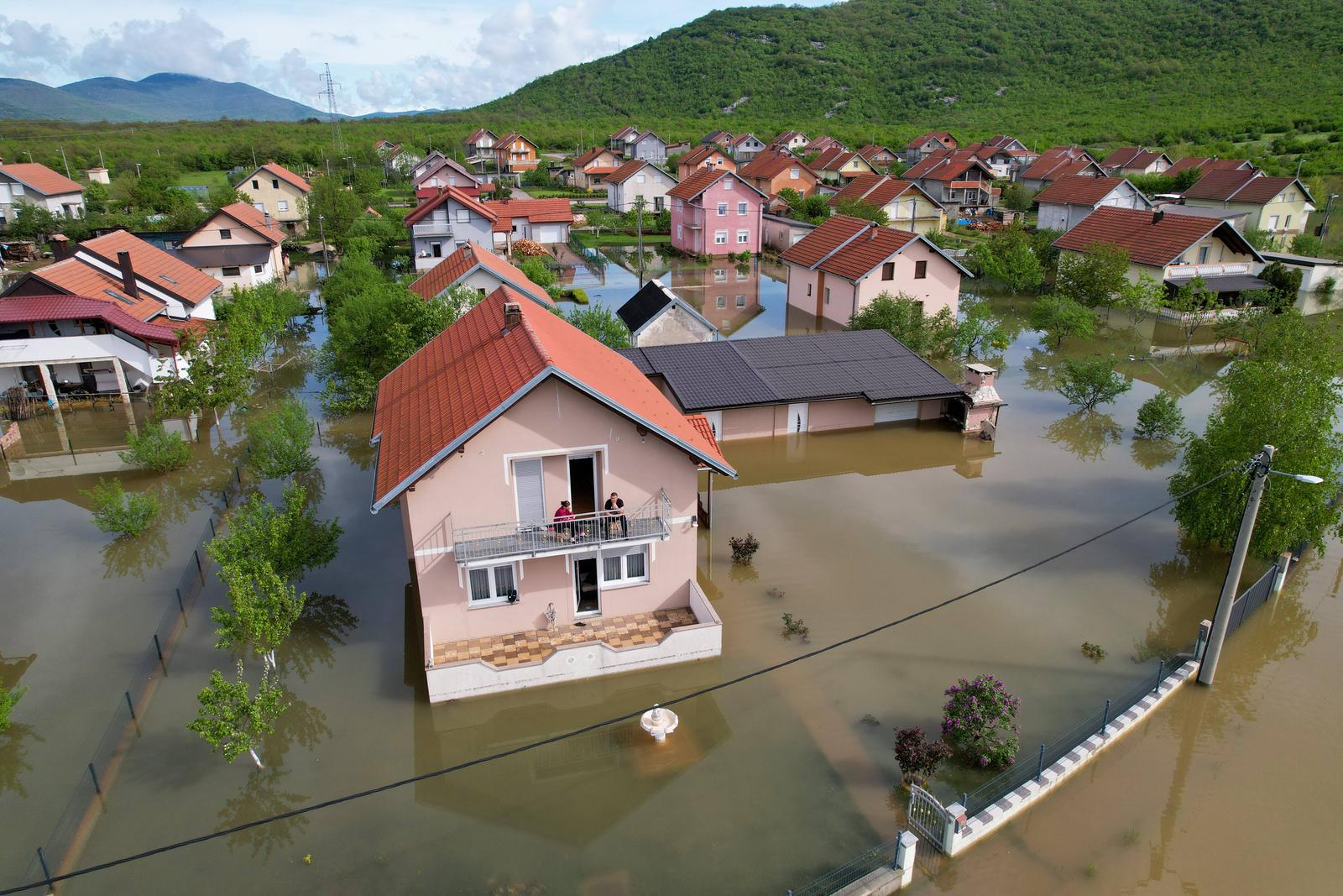 15.05.2023., Gracac - U Gracacu se tek jutro nakon poplave vidi razmjer stete nakon sto se izlila rijeka Otuca. Photo: Slaven Branislav Babic/PIXSELL