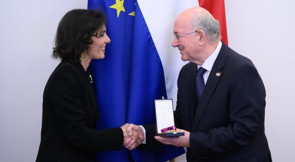 15.05.2023., Zagreb, Banski Dvori - Predsjednik Vlade RH Andrej Plenkovic primio je ministricu vanjskih poslova Kraljevine Belgije Hadju Lahbib. Ministrica Hadja Lahbib svecano je urucila odlikovanje - Cin Zapovjednika Reda Leopolda, Mati Granicu, posebnom savjetniku predsjednika Vlade. Hadja Lahbib, Mate Granic.
 Photo: Davor Puklavec/PIXSELL