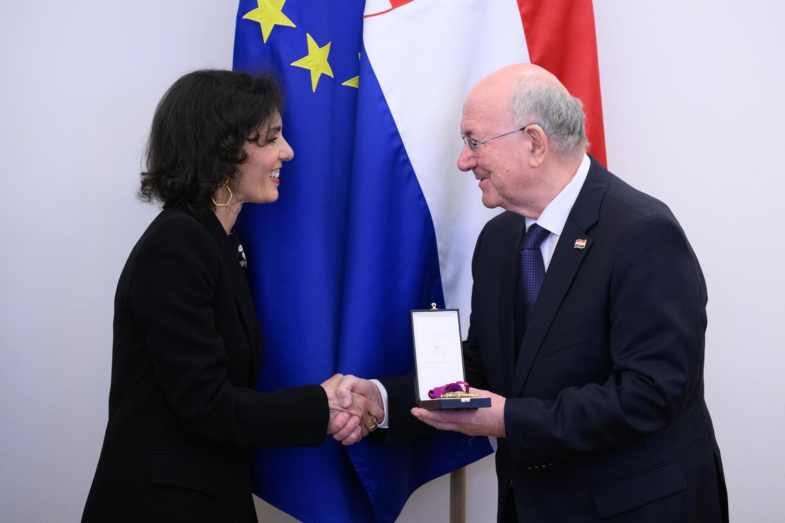 15.05.2023., Zagreb, Banski Dvori - Predsjednik Vlade RH Andrej Plenkovic primio je ministricu vanjskih poslova Kraljevine Belgije Hadju Lahbib. Ministrica Hadja Lahbib svecano je urucila odlikovanje - Cin Zapovjednika Reda Leopolda, Mati Granicu, posebnom savjetniku predsjednika Vlade. Hadja Lahbib, Mate Granic.
 Photo: Davor Puklavec/PIXSELL