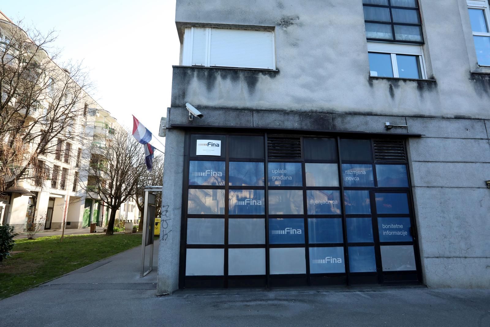 16.03.2023., Zagreb - Nepoznati razbojnik oko 14 sati upao je u poslovnicu Fine na podrucju Tresnjevke te odnio novac.  Photo: Robert Anic/PIXSELL