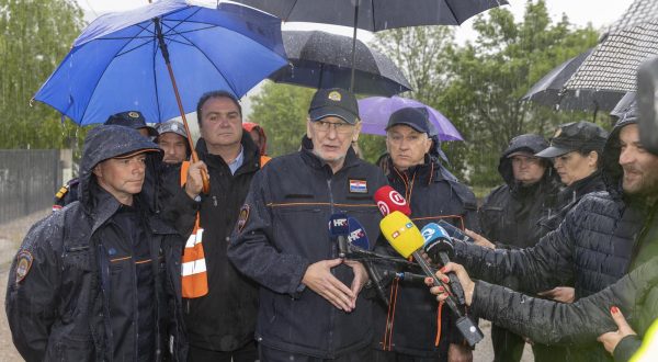 16.05.2023., Gracac - Potpredsjednik Vlade i ministar unutarnjih poslova Davor Bozinovic posjetio je Gracac i obisap poplavljeno podrucje. Photo: Nikola Mravovic/PIXSELL