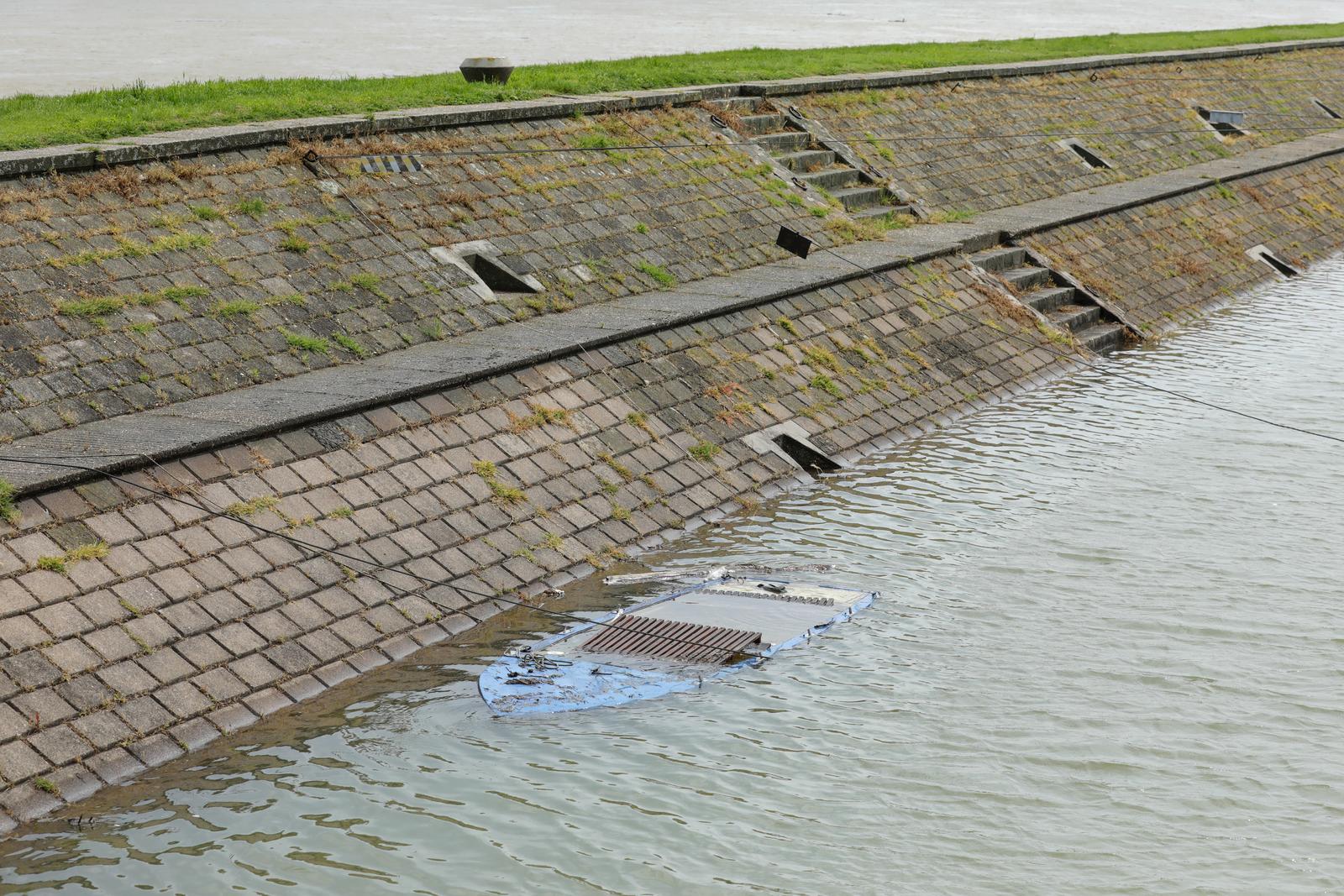 16.05.2023., Osijek - Zimska luka, Drava kod Osijeka raste oko dva centimetra na sat, a trenutacno je presla 232 centimetra.  Photo: Dubravka Petric/PIXSELL