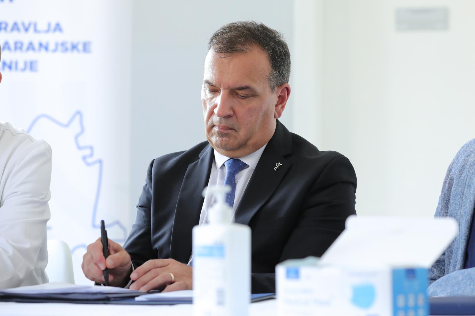 16.05.2023., Osijek - Predstavljanje pilot-projekta ''Preventivni zdravstveni pregledi'' koji s pregledom prvog pacijenta pocinje u Osjecko-baranjskoj zupaniji. Projekt je predstavio ministar zdravstva izv. prof. dr. sc.  Vili Beros sa suradnicima. Photo: Dubravka Petric/PIXSELL