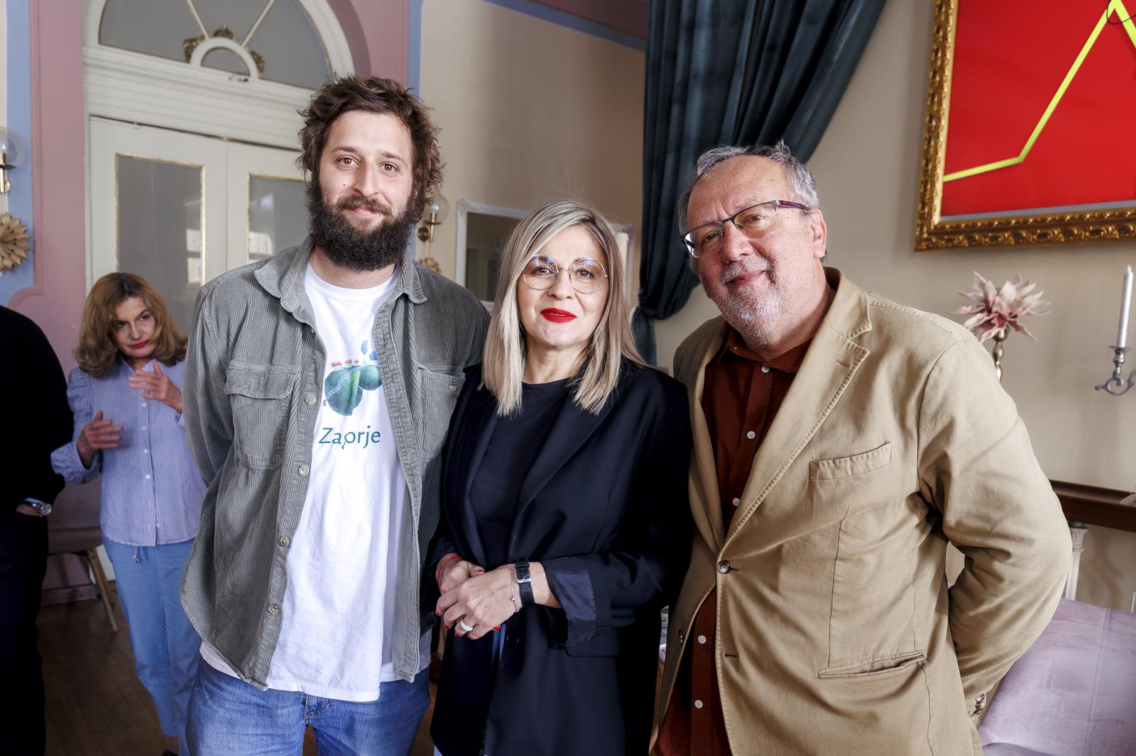 10.05.2023., Split - Glumci predstave 'Tiha noc', dramatizacije novele Miljenka Smoje iz 'Kronika u nasem Malom mistu'.
Donat Zeko, Nives Ivankovic, Nenad Srdelic Photo: Miroslav Lelas/PIXSELL