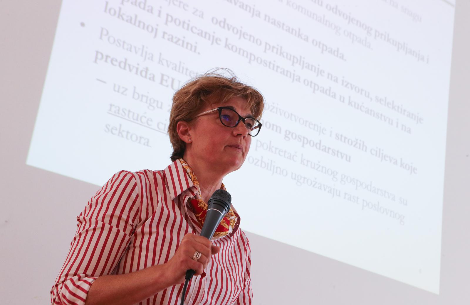 16.06.2016., Split - Pomocnica ministra zastite okolisa i prirode Lidija Runko Luttenberger nacelnicima opcina i gradova predstavila plan gospodarenja otpadom do 2022 godine.rPhoto: Ivo Cagalj/PIXSELL