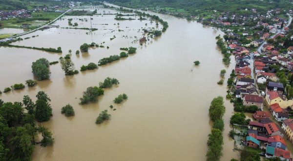 17.05.2023., Hrvatska Kostajnica - Rijeka Una   kod Hrvatske Kostajnice u 24 sata je narasla dodatnih pola metra i poplavila i vise djelove grada, zatvorena je i cesta do granicnog prijelaza. Photo: Igor Soban/PIXSELL