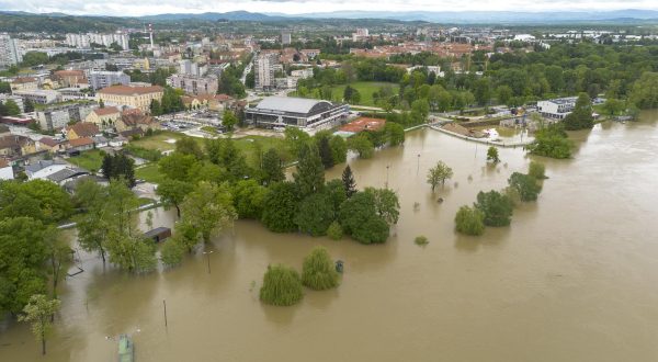 17.05.2023., Karlovac - Zracna fotografija na rijek uKoranu i njen visok vodostaj zbog cega se izlila iz korita. Photo: Luka Stanzl/PIXSELL