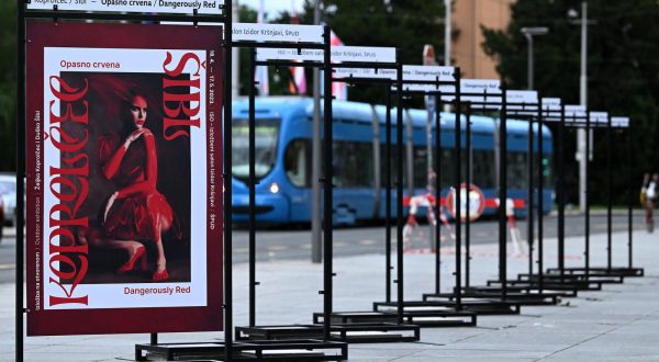 17.05.2023., Zagreb - Ispred Muzicke akademije izlozba "Opasno crvena"  Zeljka Koprolceca i Duska Sibla koja je sinoc potrgana sa panoa na kojemu je postavljena izlozba. Photo: Marko Lukunic/PIXSELL