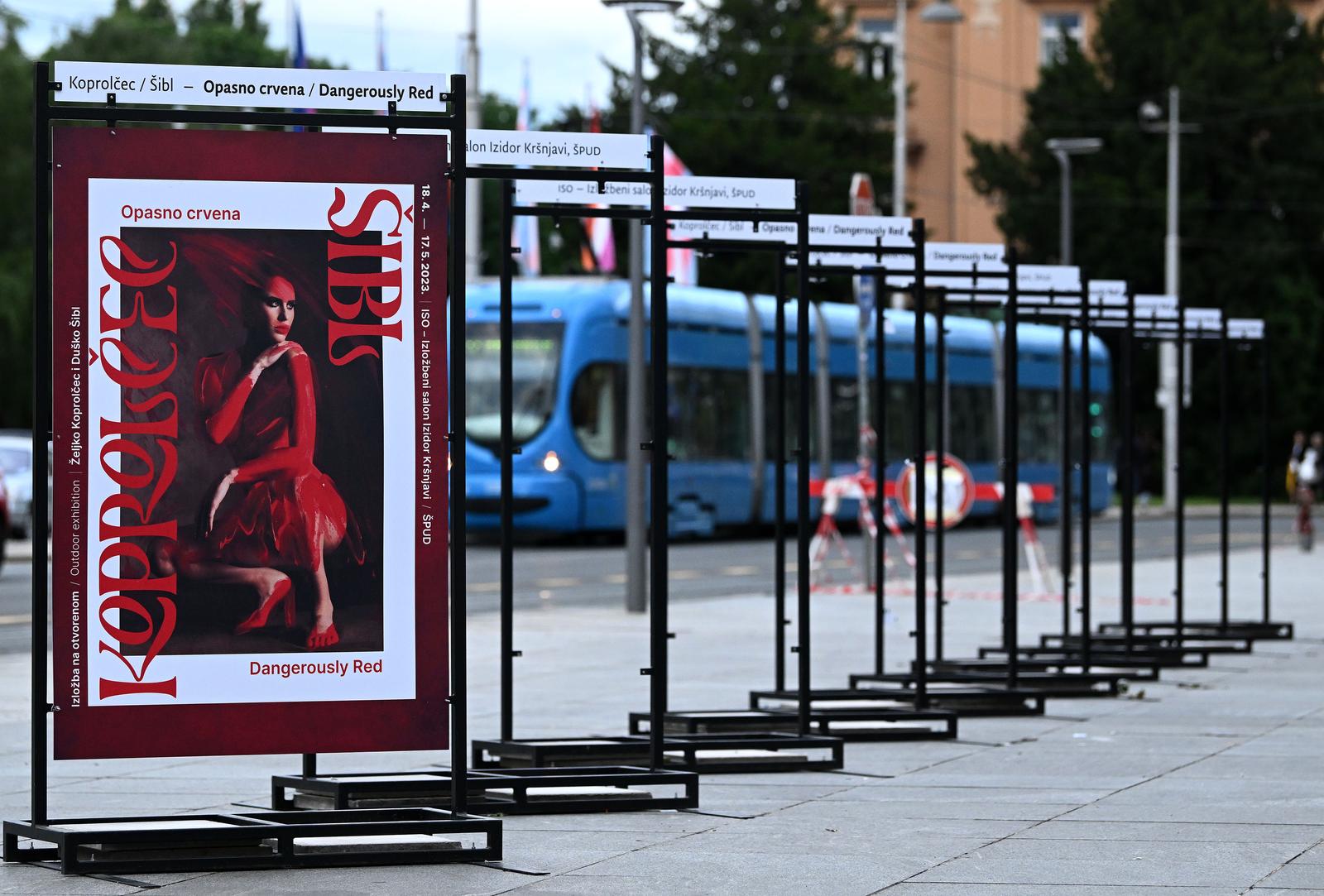17.05.2023., Zagreb - Ispred Muzicke akademije izlozba "Opasno crvena"  Zeljka Koprolceca i Duska Sibla koja je sinoc potrgana sa panoa na kojemu je postavljena izlozba. Photo: Marko Lukunic/PIXSELL