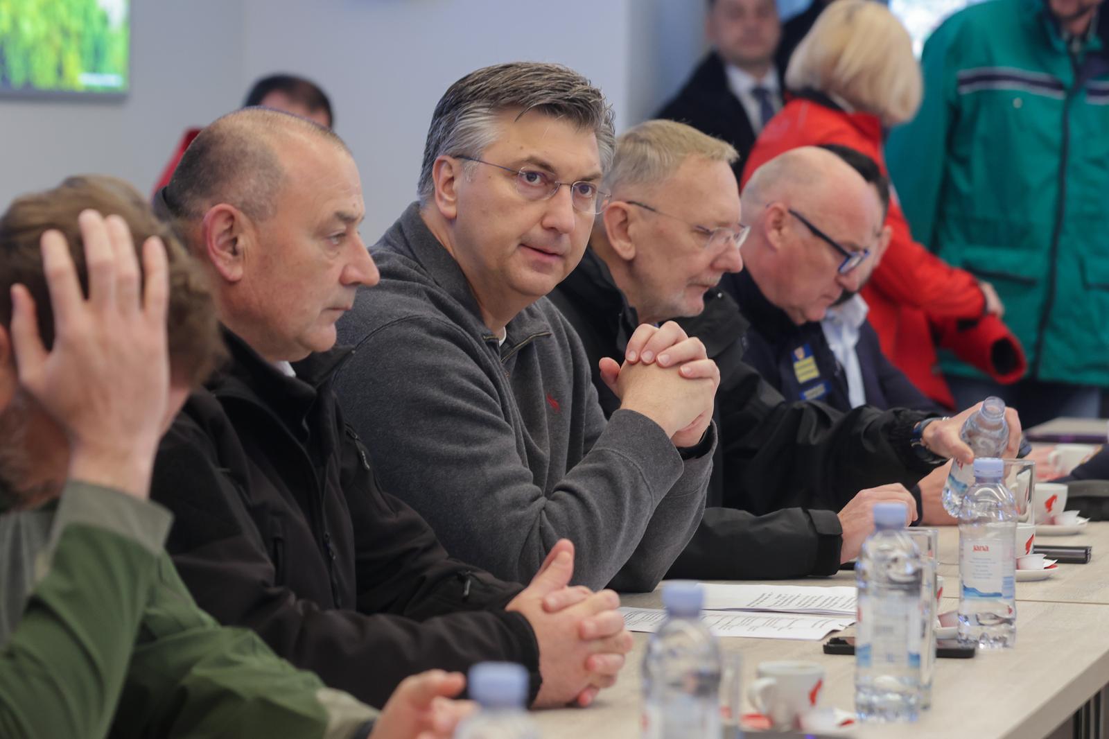 18.05.2023., Karlovac - U zgradi Karlovacke zupanije odrzan je radni sastanak predsjednik Vlade Andreja Plenkovica s ministrima, lokalnom zajednicom i nadleznim sluzbama o daljnjim aktivnostima svih sastavnica sustava domovinske sigurnosti i civilne zastite s ciljem pomoci stanovnistvu i sprjecavanja steta zbog porasta vodostaja. Predsjednik Vlade RH Andrej Plenkovic Photo: Luka Stanzl/PIXSELL