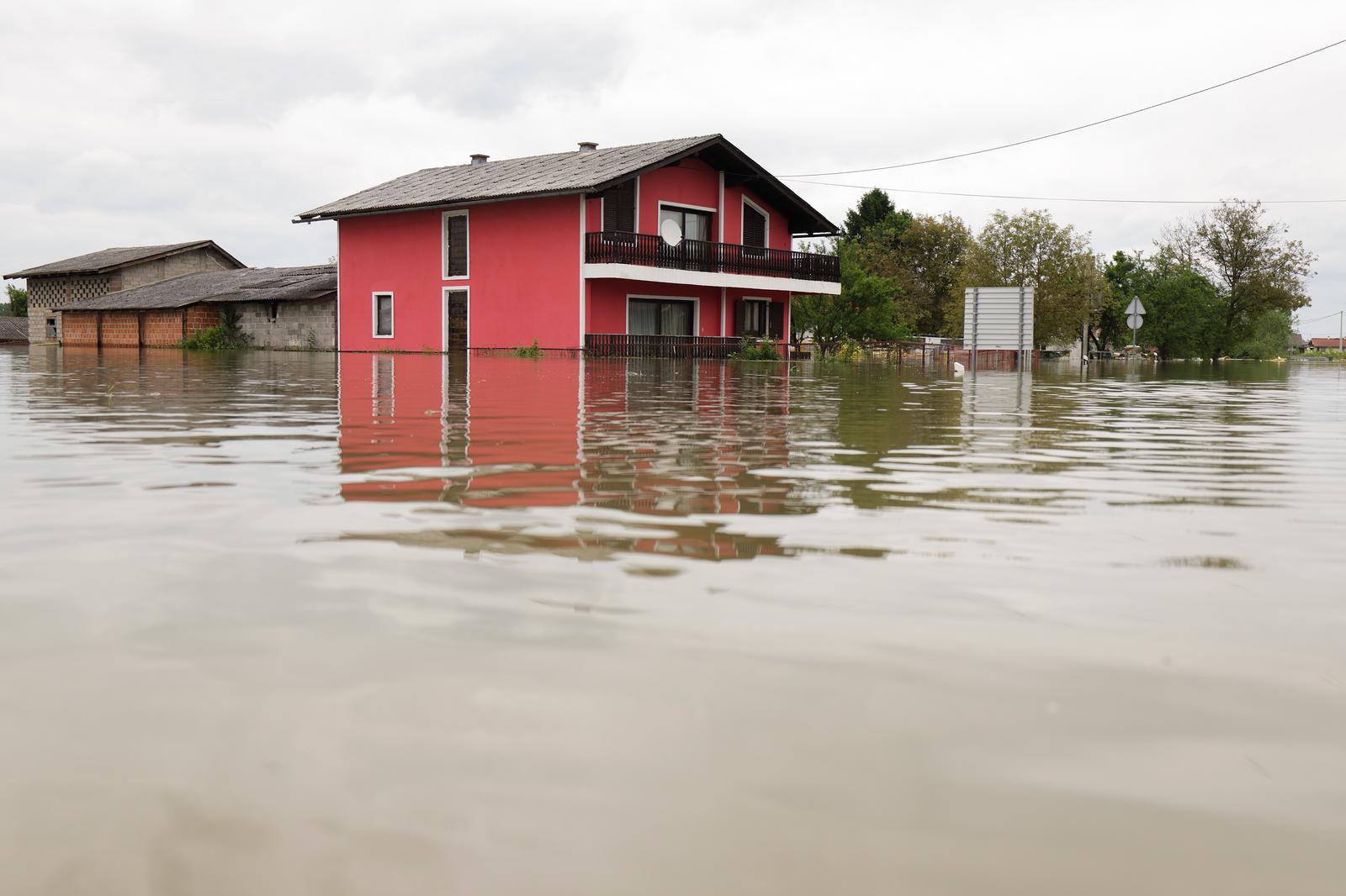 18.05.2023., Karlovac - Poplavljeno podrucje u naselju Selce uz rijeku Kupu. Photo: Luka Stanzl/PIXSELL