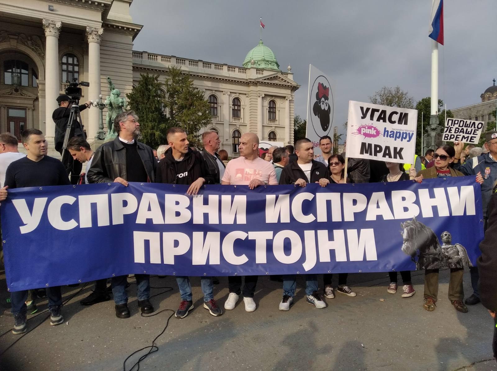 19, May, 2023, Belgrade - In front of the House of the National Assembly, the third protest called "Serbia against violence" started, organized by a part of the pro-European opposition parties..    

19, maj, 2023, Beograd  - Ispred Doma narodne skupstine poceo je treci protest pod nazivom "Srbija protiv nasilja" u organizaciji dela proevropskih opozicionih stranaka.     Photo: Milos Tesic/ATAImages/PIXSELL