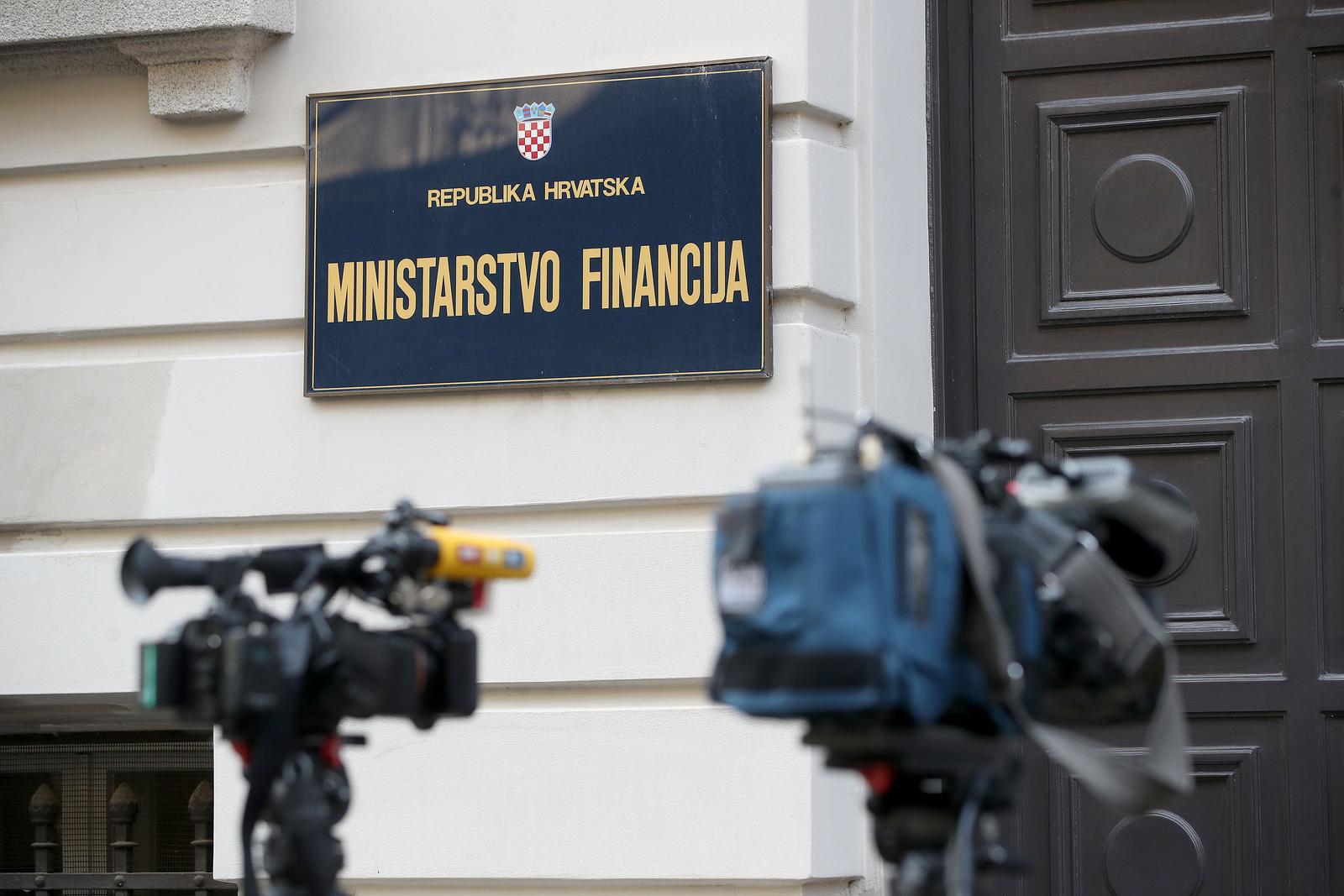 19.09.2020., Zagreb - Ministar financija Zdravko Maric ispred ministarstva financija  u Katancicevoj ulici dao je izjavu o kreditnom rejtingu i padu gospodarstva.rPhoto: Igor Kralj/PIXSELL