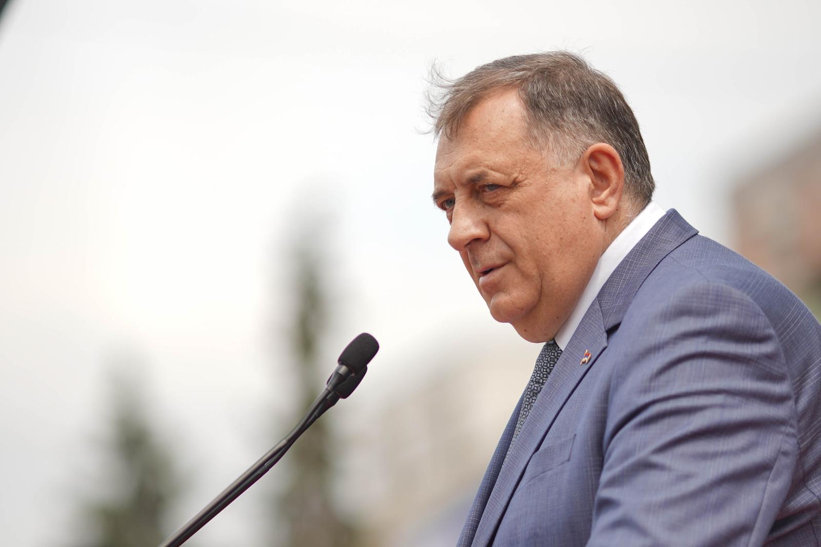 20.05.2023., Banja Luka, Bosna i Hercegovina - Na Trgu Krajine predstavljen je projekt izgleda buduceg hotela "Palas", koji je vrijedan 150 milijuna maraka (oko 75 milijuna EUR). Hotel ce biti visok preko 100 metara, sa spa centrom, restoranima, vidikovcem, podzemnom garazom i poslovnim objektima. Nakon prezentacije pristupilo se rusenju dijela sadasnjeg hotela. predsjednik RS Milorad Dodik Photo: Dejan Rakita/PIXSELL