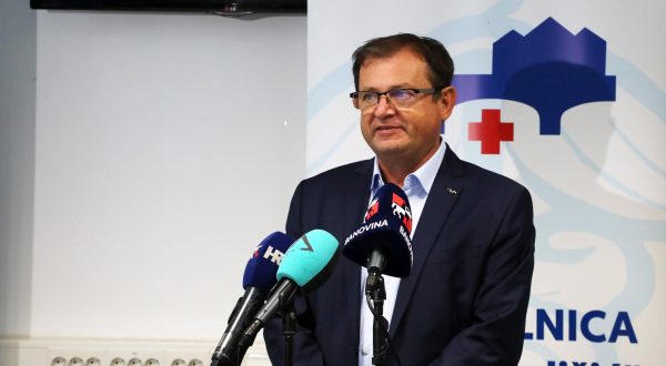 20.09.2021., Sisak - Opca bolnica dr. Ivo Pedisic, donacija ultrazvuka Klinike Cleveland sisackoj bolnici, te najava dugorocne suradnje tih dviju ustanova.  Dr.Tomislav Dujmenovic, ravnatelj bolnice Sisak. Photo: Edina Zuko/PIXSELL