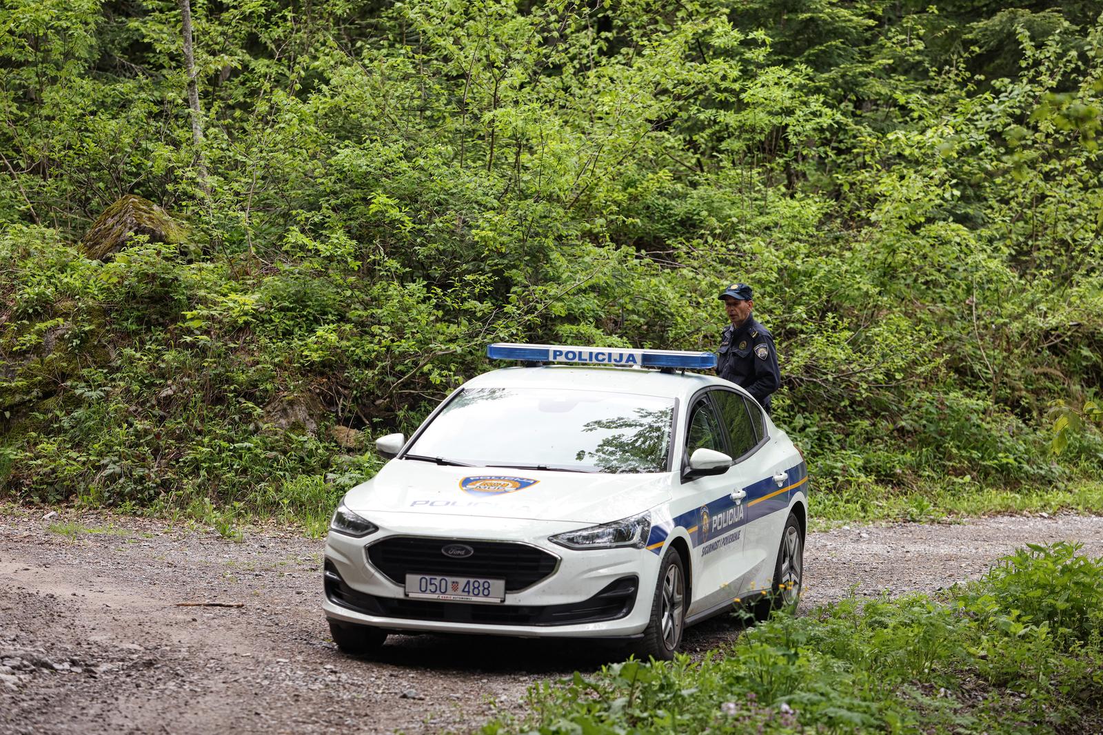 21.05.2023., Modrus - Cesta prema Maloj Kapeli gdje je pao sportski avion s navodno troje putnika. Photo: Boris Scitar/PIXSELL