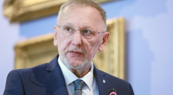 22.05.2023., Zagreb - Aula Sveucilista u Zagrebu. Prezentacija knjige Forensic DNA Applications: An Interdisciplinary Perspective, urednika  prof.dr.sc. Dragana Primorca i prof.dr.sc. Mosesa Schanfielda. Izdavac knjige je jedan od najvecih americkih nakladnika CRC Press: Francis & Taylor.  Organizatori su Sveuciliste u Zagrebu, Odbor za primijenjenu genomiku HAZU-a, Hrvatsko drustvo za humanu genetiku i International Society for Applied Biological Sciences. O knjizi su govorili: Prof.dr.sc. Stjepan Lakusis, rektor Sveucilista u Zagrebu, Doc.dr.sc. Davor Bozinovic, potpredsjednik Vlade RH i ministar unutarnjih poslova, Prof.dr.sc. Davor Derencinovic, sudac Europskog suda za ljudska prava, Prof.dr.sc. James W. Le Duc, Galveston National Laboratory, University of Texas Medical Branch, SAD-e te prof.dr.sc. Dragan Primorac.
Promociji su prisustvovali i vodeci hrvatski znanstvenici, celnici MUP-a, suci Ustavnog, Vrhovnog, Visokog kaznenog, Zupanijskog i Opcinskog suda, rektori, dekani, ravnatelji hrvatskih zdravstvenih institucija i brojni drugi. Photo: Sanjin Strukic/PIXSELL