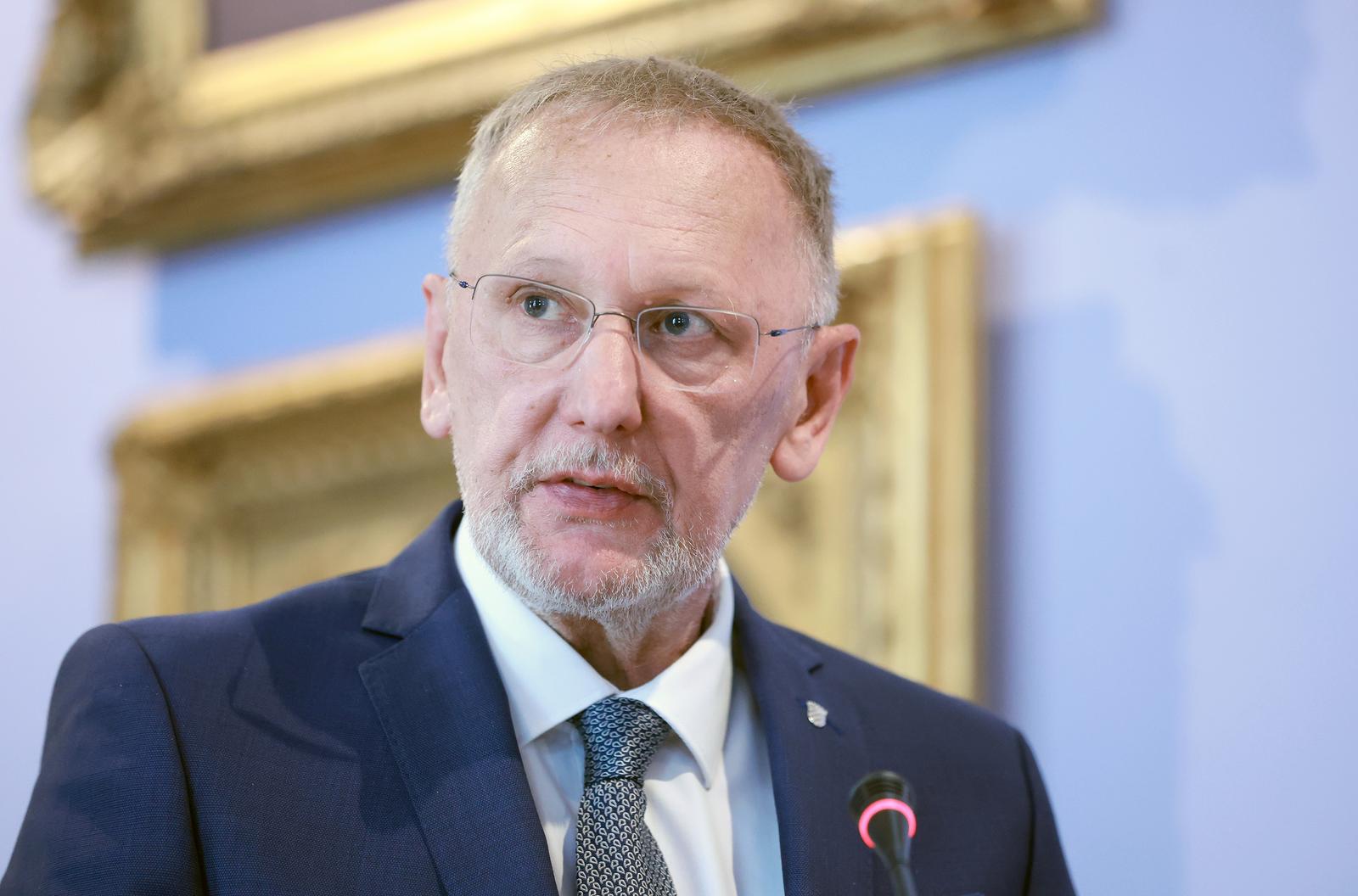 22.05.2023., Zagreb - Aula Sveucilista u Zagrebu. Prezentacija knjige Forensic DNA Applications: An Interdisciplinary Perspective, urednika  prof.dr.sc. Dragana Primorca i prof.dr.sc. Mosesa Schanfielda. Izdavac knjige je jedan od najvecih americkih nakladnika CRC Press: Francis & Taylor.  Organizatori su Sveuciliste u Zagrebu, Odbor za primijenjenu genomiku HAZU-a, Hrvatsko drustvo za humanu genetiku i International Society for Applied Biological Sciences. O knjizi su govorili: Prof.dr.sc. Stjepan Lakusis, rektor Sveucilista u Zagrebu, Doc.dr.sc. Davor Bozinovic, potpredsjednik Vlade RH i ministar unutarnjih poslova, Prof.dr.sc. Davor Derencinovic, sudac Europskog suda za ljudska prava, Prof.dr.sc. James W. Le Duc, Galveston National Laboratory, University of Texas Medical Branch, SAD-e te prof.dr.sc. Dragan Primorac.
Promociji su prisustvovali i vodeci hrvatski znanstvenici, celnici MUP-a, suci Ustavnog, Vrhovnog, Visokog kaznenog, Zupanijskog i Opcinskog suda, rektori, dekani, ravnatelji hrvatskih zdravstvenih institucija i brojni drugi. Photo: Sanjin Strukic/PIXSELL