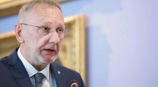 22.05.2023., Zagreb - Aula Sveucilista u Zagrebu. Prezentacija knjige Forensic DNA Applications: An Interdisciplinary Perspective, urednika  prof.dr.sc. Dragana Primorca i prof.dr.sc. Mosesa Schanfielda. Izdavac knjige je jedan od najvecih americkih nakladnika CRC Press: Francis & Taylor.  Organizatori su Sveuciliste u Zagrebu, Odbor za primijenjenu genomiku HAZU-a, Hrvatsko drustvo za humanu genetiku i International Society for Applied Biological Sciences. O knjizi su govorili: Prof.dr.sc. Stjepan Lakusis, rektor Sveucilista u Zagrebu, Doc.dr.sc. Davor Bozinovic, potpredsjednik Vlade RH i ministar unutarnjih poslova, Prof.dr.sc. Davor Derencinovic, sudac Europskog suda za ljudska prava, Prof.dr.sc. James W. Le Duc, Galveston National Laboratory, University of Texas Medical Branch, SAD-e te prof.dr.sc. Dragan Primorac.
Promociji su prisustvovali i vodeci hrvatski znanstvenici, celnici MUP-a, suci Ustavnog, Vrhovnog, Visokog kaznenog, Zupanijskog i Opcinskog suda, rektori, dekani, ravnatelji hrvatskih zdravstvenih institucija i brojni drugi. Photo: Sanjin Strukic/PIXSELL