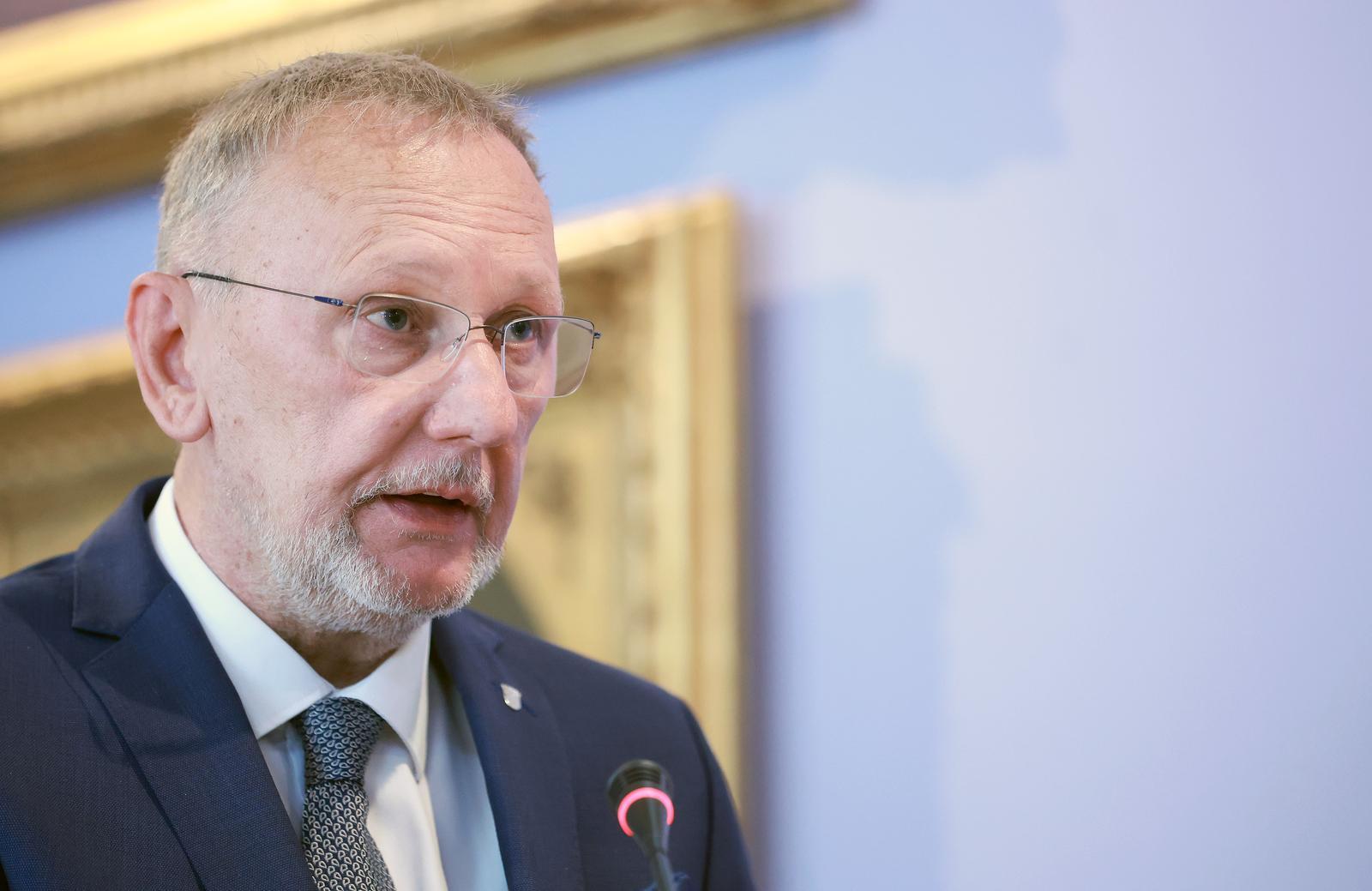 22.05.2023., Zagreb - Aula Sveucilista u Zagrebu. Prezentacija knjige Forensic DNA Applications: An Interdisciplinary Perspective, urednika  prof.dr.sc. Dragana Primorca i prof.dr.sc. Mosesa Schanfielda. Izdavac knjige je jedan od najvecih americkih nakladnika CRC Press: Francis & Taylor.  Organizatori su Sveuciliste u Zagrebu, Odbor za primijenjenu genomiku HAZU-a, Hrvatsko drustvo za humanu genetiku i International Society for Applied Biological Sciences. O knjizi su govorili: Prof.dr.sc. Stjepan Lakusis, rektor Sveucilista u Zagrebu, Doc.dr.sc. Davor Bozinovic, potpredsjednik Vlade RH i ministar unutarnjih poslova, Prof.dr.sc. Davor Derencinovic, sudac Europskog suda za ljudska prava, Prof.dr.sc. James W. Le Duc, Galveston National Laboratory, University of Texas Medical Branch, SAD-e te prof.dr.sc. Dragan Primorac.
Promociji su prisustvovali i vodeci hrvatski znanstvenici, celnici MUP-a, suci Ustavnog, Vrhovnog, Visokog kaznenog, Zupanijskog i Opcinskog suda, rektori, dekani, ravnatelji hrvatskih zdravstvenih institucija i brojni drugi. Photo: Sanjin Strukic/PIXSELL