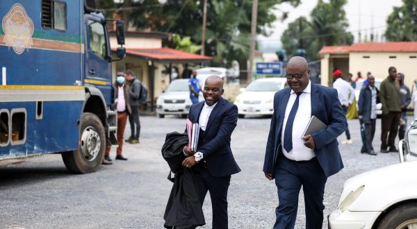 23.01.2023., Ndola, Zambija  -  Hrvati optuzeni za krijumcarenje ljudi  vec danas mozda izlaze na slobodu. Nova rocista zakazana su za 6. i 10. veljace.Kelvin Silwimba, odvjetnik uhicenih Hrvata dolazi na sud.  Photo: Emica Elvedji/PIXSELL