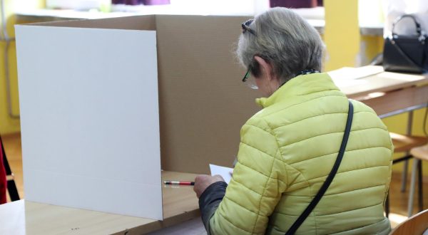 23.04.2023., Sibenik - U Sibeniku se odrzavaju izbori za clanove Vijeca mjesnih odbra i gradskih cetvrti na podrucju Grada Sibenika.
 Photo: Dusko Jaramaz/PIXSELL