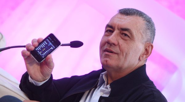 28.10.2008., Zagreb - Na glamuroznoj prezentaciji za medije u Muzeju Mimara, T-Mobile je najavio dolazak jednog od tehnoloski najnaprednijih i definitivno najiscekivanijeg mobitela danasnjice - Appleovog iPhonea 3G. Ivica Mudrinic, predsjednik Uprave i glavni izvrsni direktor T-HT-a.

 Photo: Davor Puklavec/PIXSELL