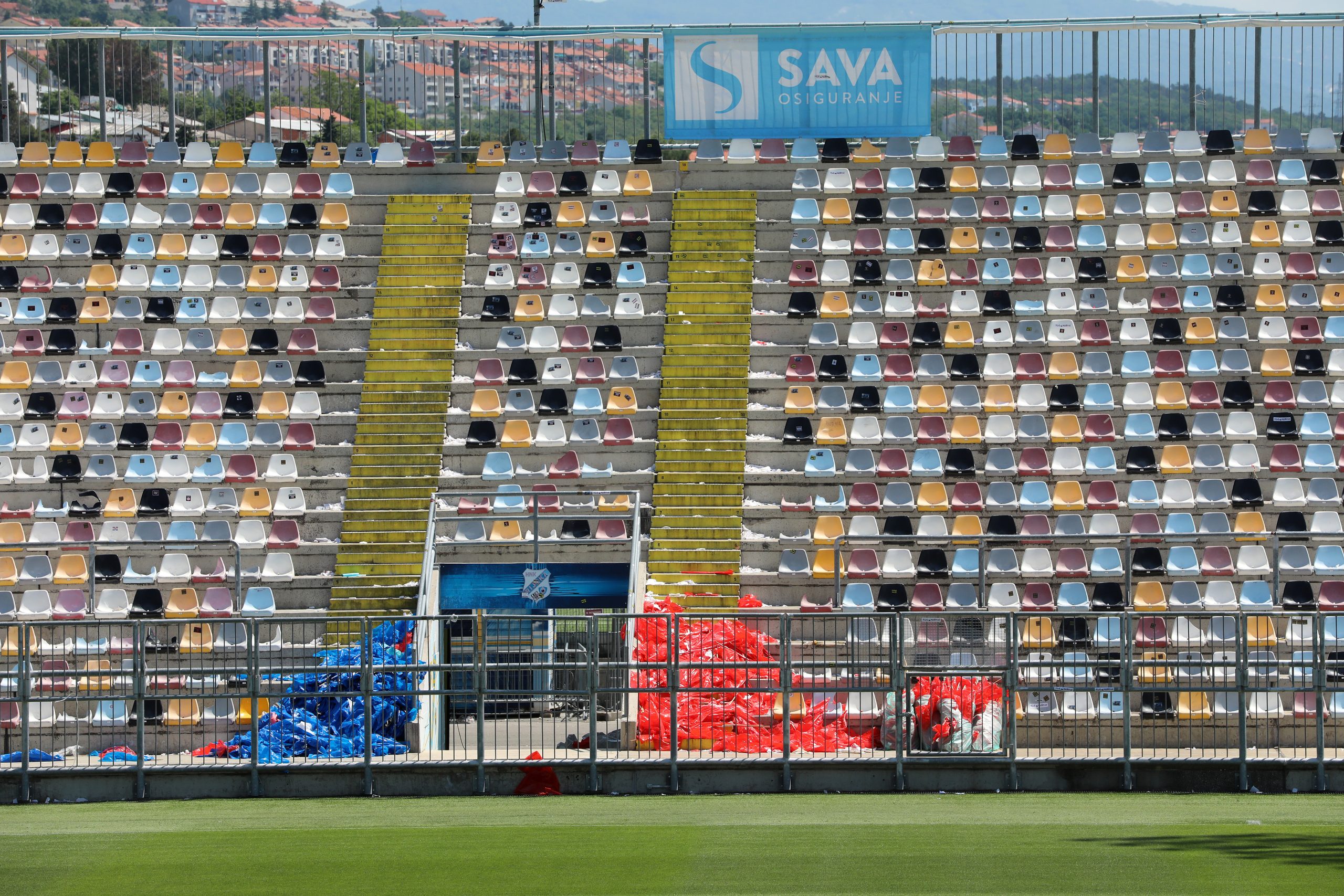 25.05.2023., Rijeka - Ostaci transparenata i polomljene sjedalice na istocnoj tribini stadiona HNk Rijeka, koju su koristili navijaci hajduka, nakon utakmice finala kupa izmedju  Hajduka i Sibenika. Photo: Goran Kovacic/PIXSELL
