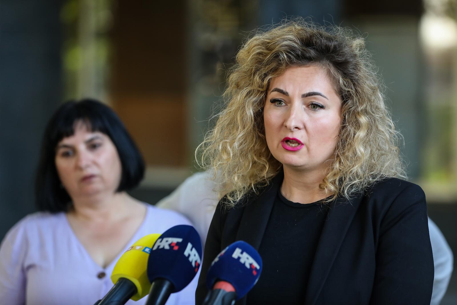25.05.2023., Zagreb - Izjava nakon sastanka u postupku mirenja u kolektivnom radnom sporu izmedju Sindikata drzavnih i lokalnih sluzbenika RH i Vlade RH, sto ga je pokrenuo SDLSN RH radi nepostizanja dogovora o povecanju placa i reguliranju pregovaranja za sluzbenike i namjestenike u tijelima sudbene vlasti i drzavnom odvjetnistvu. Predsjednica sindikata Iva Suskovic Photo: Jurica Galoic/PIXSELL