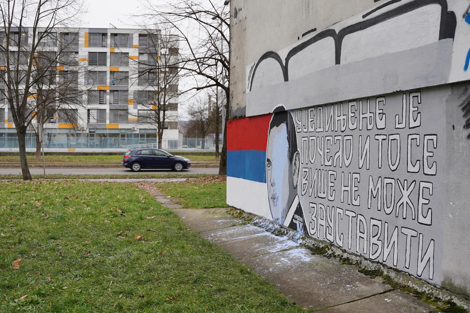 25.12.2021., naselje Borik/prekoputa Studentskog kampusa, Banjaluka (BiH) – Mural s likom Aleksandra Vulina oslikan je jucer u Banjaluci nakon samo nekoliko sati je unisten i poliven farbom od strane, za sada, nepoznatih gradjana, a za sada se ne zna ni ko je ranije oslikao Vulinov mural. „Ujedinjenje je pocelo i to se vise ne moze zaustaviti“, pise pored Vulinovog lika i oslikane srpske zastave, identicno kao i na muralu Ratka Mladica u Banjaluci koji se nalazi nekoliko stotina metara dalje.

 Photo: Dejan Rakita/PIXSELL