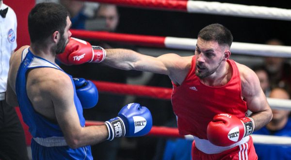 26.02.2023., Zagreb - Zagrebacki boksacki centar, finale prvenstva Hrvatske u boksu. Light Heavy -  Gabrijel Veocic, Damir Plantic. Hrvatski boksač, 21-godišnji Gabrijel Veočić plasirao se u četvrfinale Svjetskog prvenstva u Taškentu u kategoriji do 80 kilograma

U osmini finala Veočić je pobijedio Kirgistanca Omurbeka Bekžigita Uulua koji je diskvalificiran sredinom druge runde. Usprkos javnim opomenama dobijenim u prvoj rundi Kirgiz je i u drugoj nastavio udarati otvorenim dijelom rukavice pa je sudac u ringu prekinuo borbu i proglasio hrvatskog prvaka i europskog prvaka do 22 godine pobjednikom.

Veočić će već u srijedu ponovno u ring, a suparnik u četvrtfinalu bit će mu Španjolac Gazimagomed Jalidov koji je u osmini finala jednoglasnom odlukom sudaca svladao Desmonda Amsterdama iz Gvajane. Pobjednik tog dvoboja osigurat će medalju na SP. 
